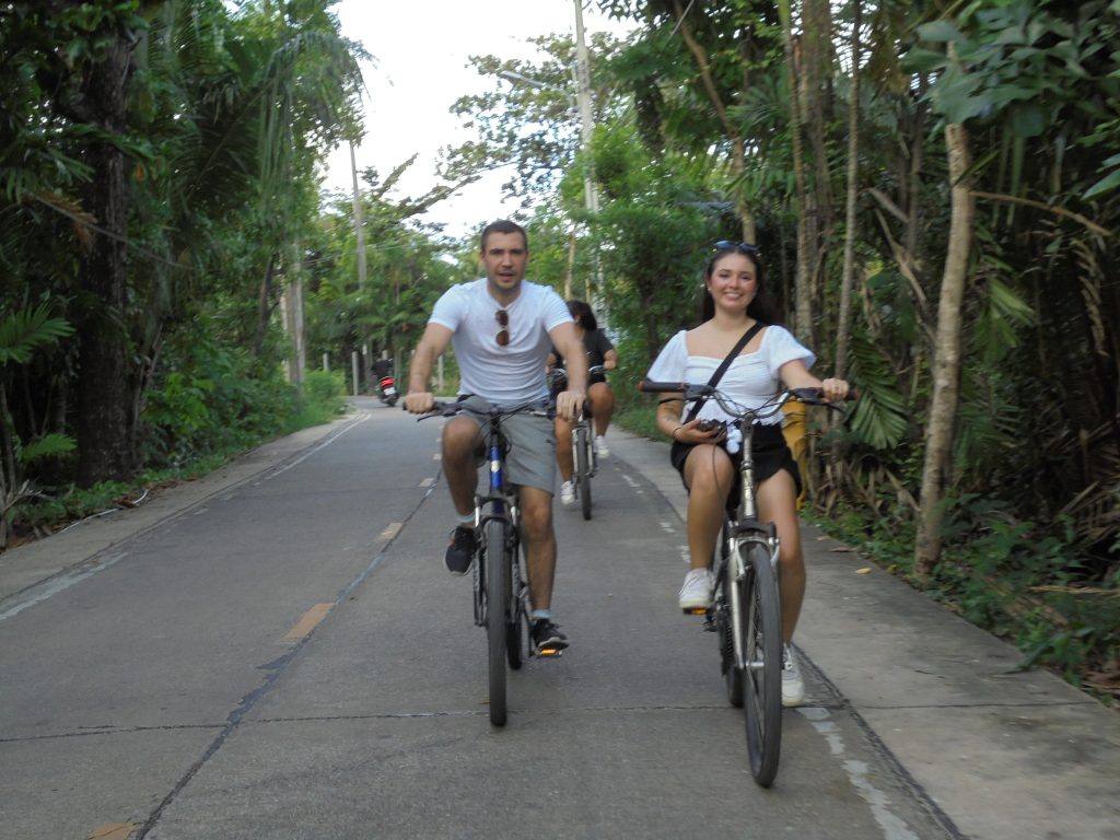 Amazing Bangkok Morning Bike Tour