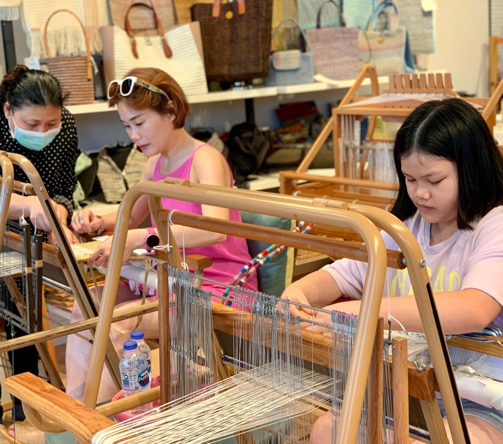 Bangkok Weaving Class: Artistry in Every Thread