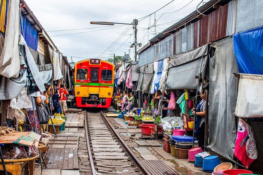 Damnoen Saduak Floating Market & Railway Market (Half Day)