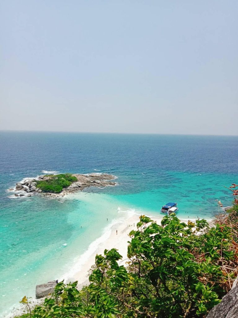 Maiton and Raya Islands Private Boat Tour