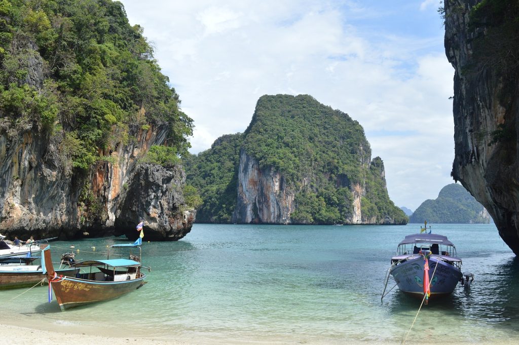 One Day Tour Phi Phi Islands by Speedboat
